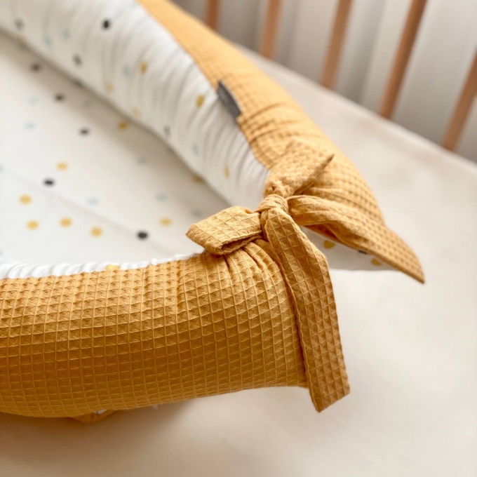 Protectie somn – Baby Nest vafe cu bulinute – mustar (3)